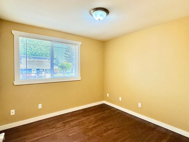 Building Photo - 6222 Bluff Pl