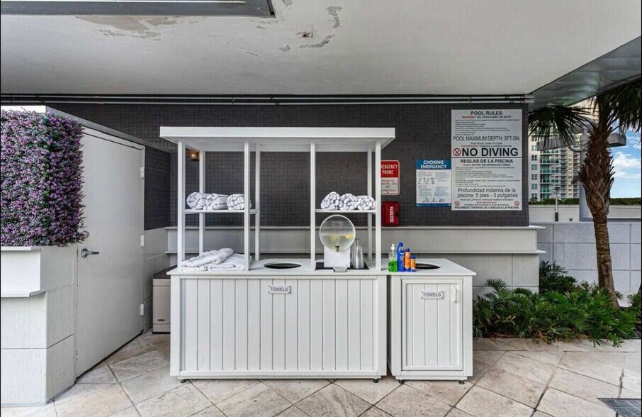 Building Photo - 1395 Brickell Ave