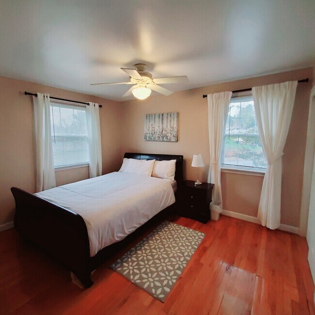 Building Photo - 210 Highmeadow Rd