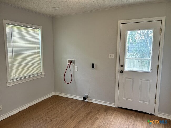 Building Photo - 807 Northside Dr