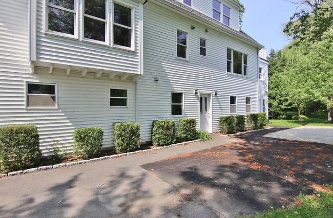 Primary Photo - 821 Long Ridge Rd