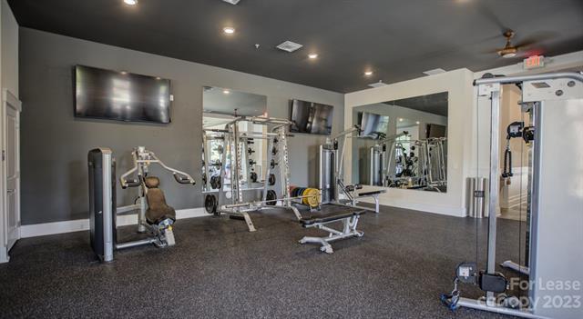 Building Photo - 16408 Holly Crest Ln