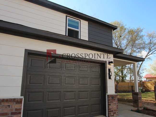 Building Photo - Stunning 2 Bed 2.5 Bath 1 Car Garage Townhome in Tyler!
