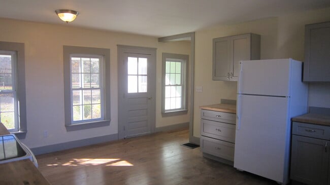 Building Photo - 403 Stebbins Rd