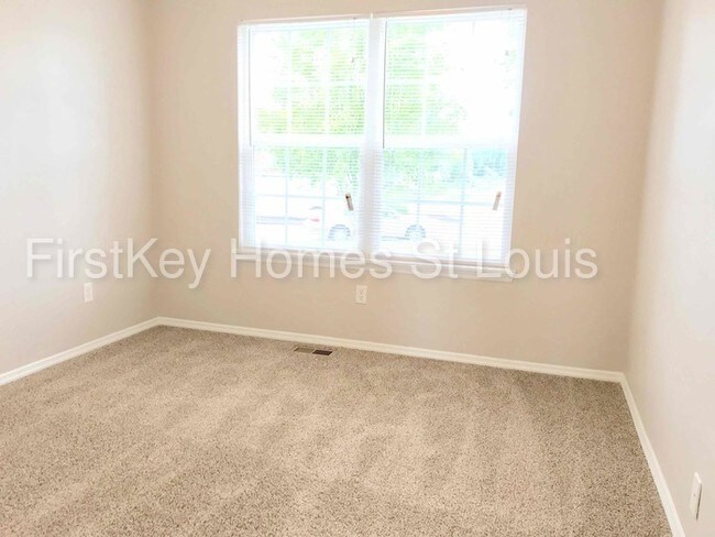 Building Photo - 14 Rivermeadows Dr
