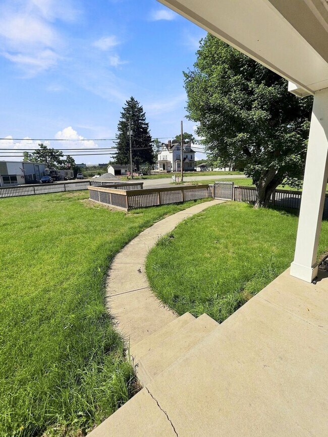 Building Photo - 7906 Steubenville Pike