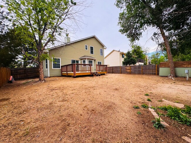 Building Photo - 4 bedroom with large backyard