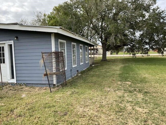 Building Photo - 5589 County Rd 469