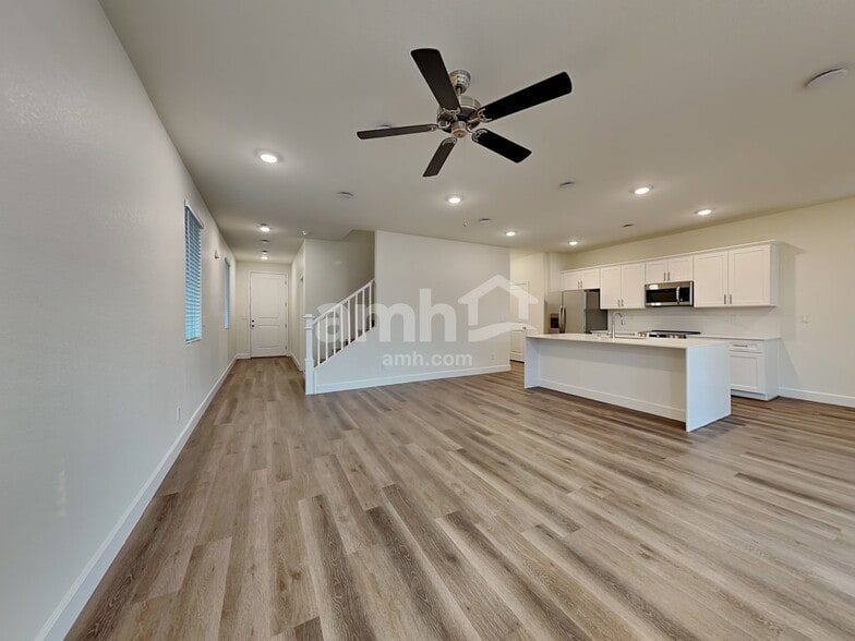 Building Photo - 8876 Dwarf Chin Ave