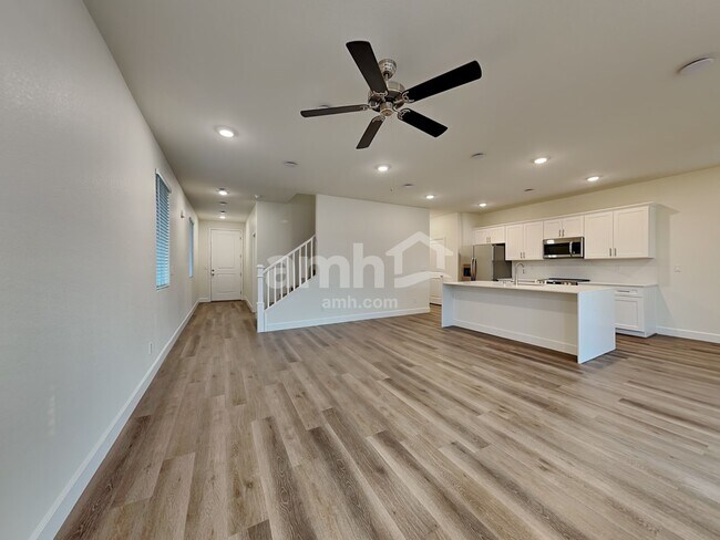 Building Photo - 8876 Dwarf Chin Ave