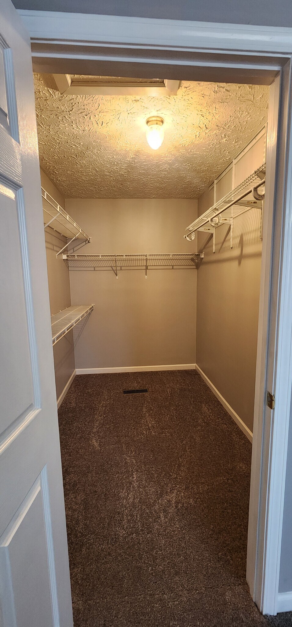 Building Photo - 1984 River Vista Cir