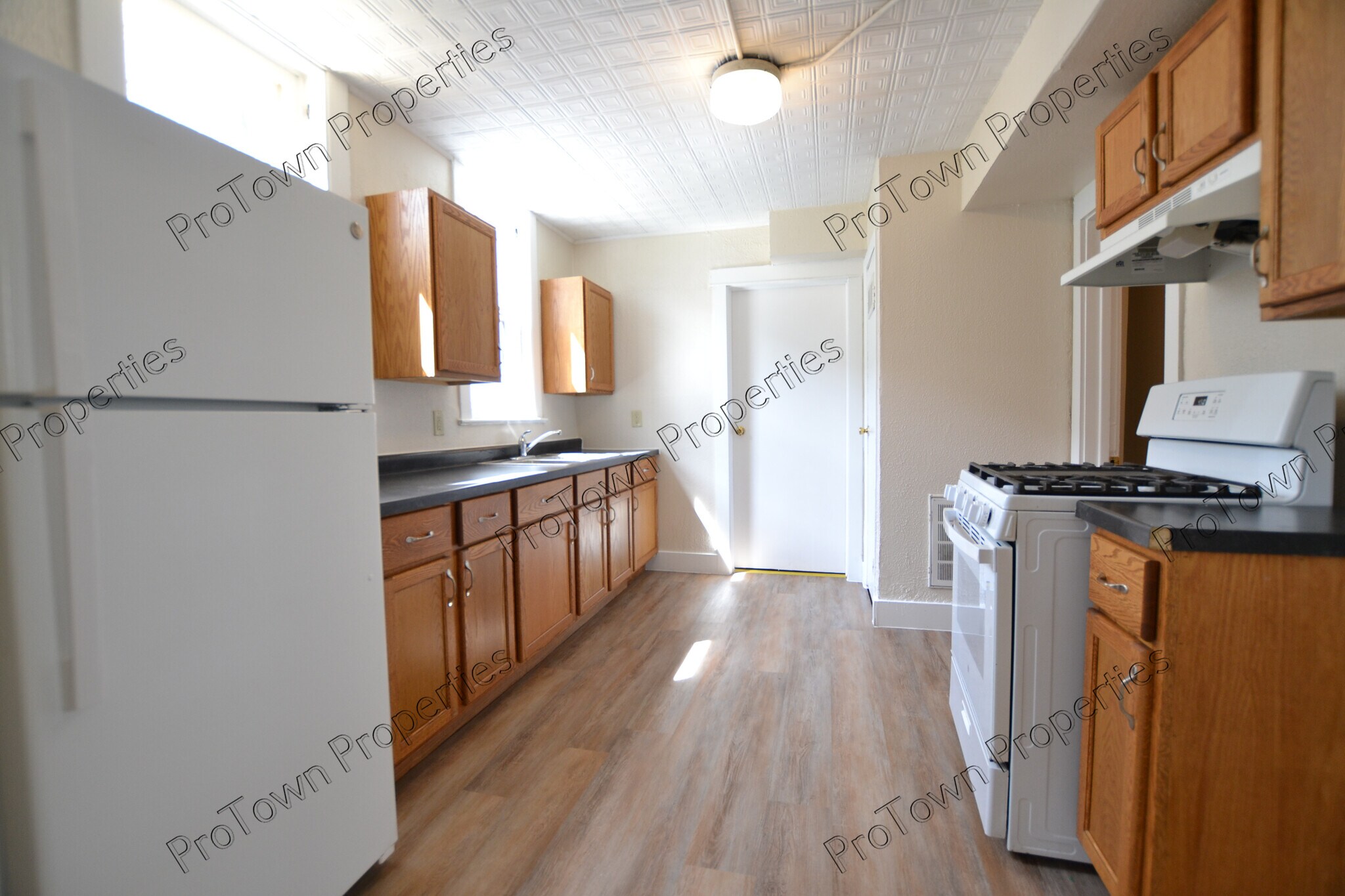 Building Photo - 835 N Broadway St