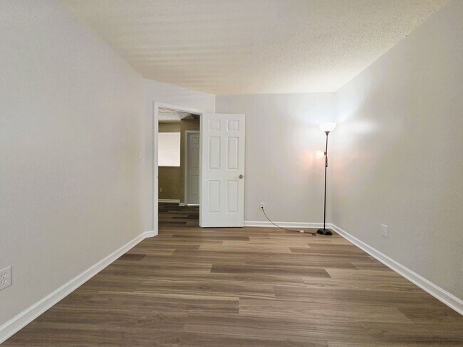 Building Photo - Well maintained 2 story home in Providence Creek Subdivision