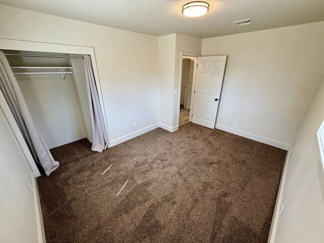 Building Photo - FULLY REMODELED 3 bedroom 1 bath Rental