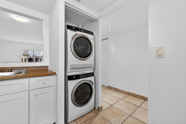 Building Photo - 240 NW 107th Ave