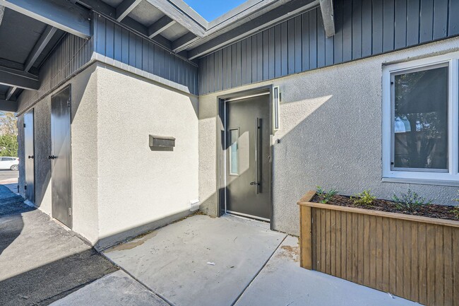 Building Photo - Stunning 2 Bedroom Newly Remodeled Modern Unit in Downtown Las Vegas