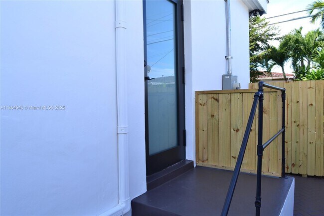 Building Photo - 2022 SW 82nd Ct