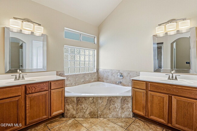 Building Photo - 10910 Acoma St