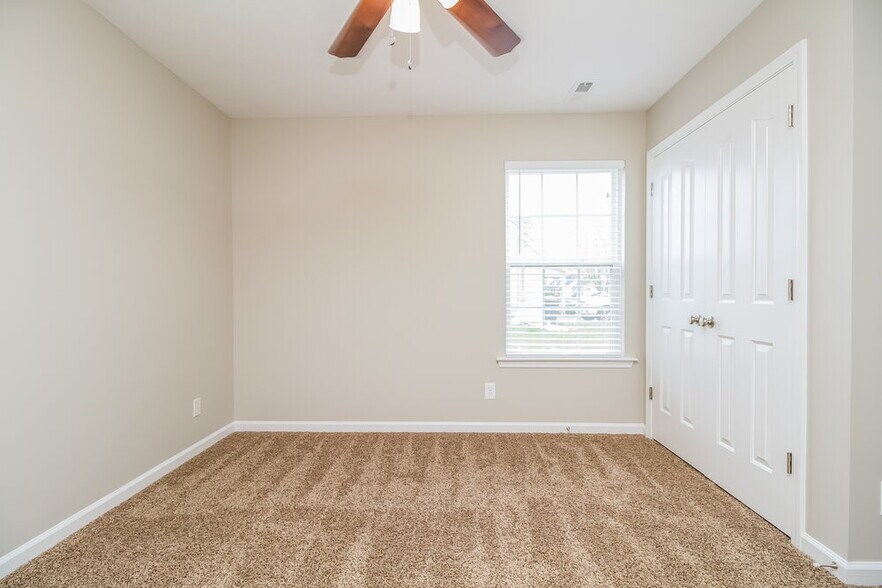 Building Photo - 2115 Montgomery Ln