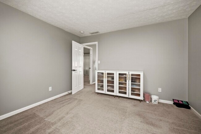 Building Photo - 4016 Kenesaw Dr