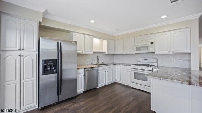 Building Photo - 1306 Stech Dr