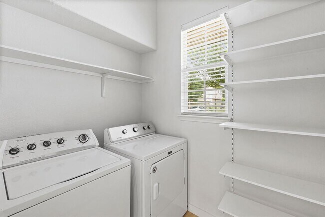 Building Photo - 1708 Rockland Dr