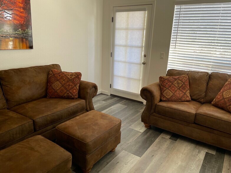 Building Photo - 1825 W Ray Rd