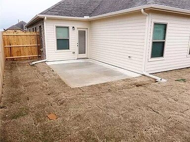 Building Photo - 624 Redwood Dr