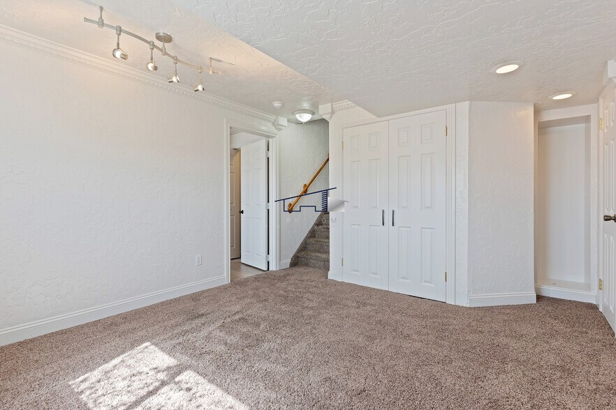 Building Photo - 5589 S 3275 W