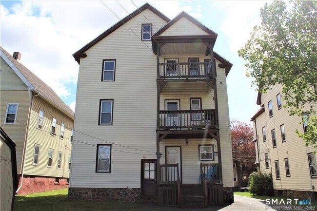 Building Photo - 492 Stanley St