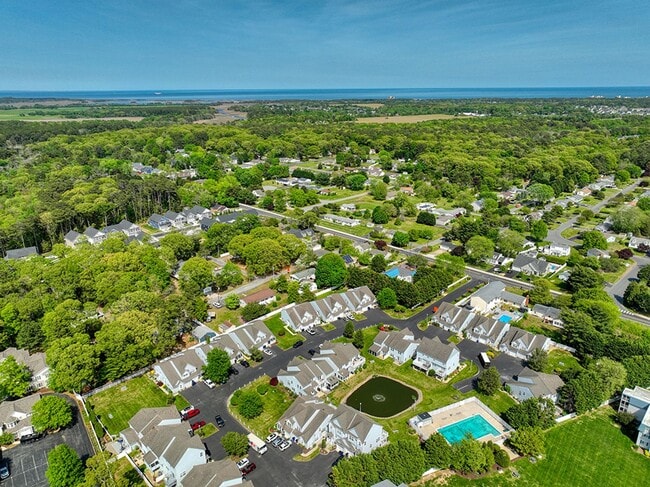 Building Photo - Year-round rental - 4 br 2.5 ba Twin Home in Seabright Village – East of Route 1