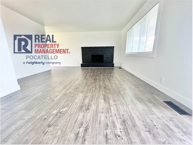 Building Photo - 1921 Monte Vista Dr