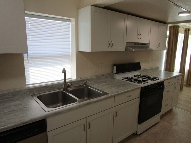Building Photo - 4768-29L Sandmound Blvd