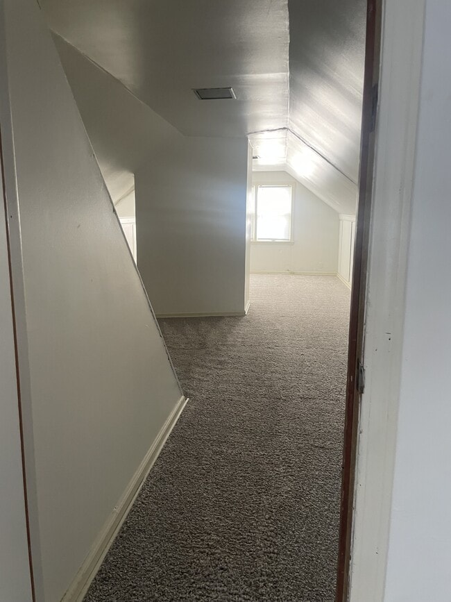 Building Photo - 1658 N Bluff St