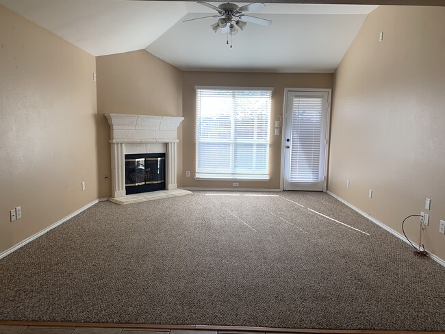 Building Photo - 1100 Dixon Ln