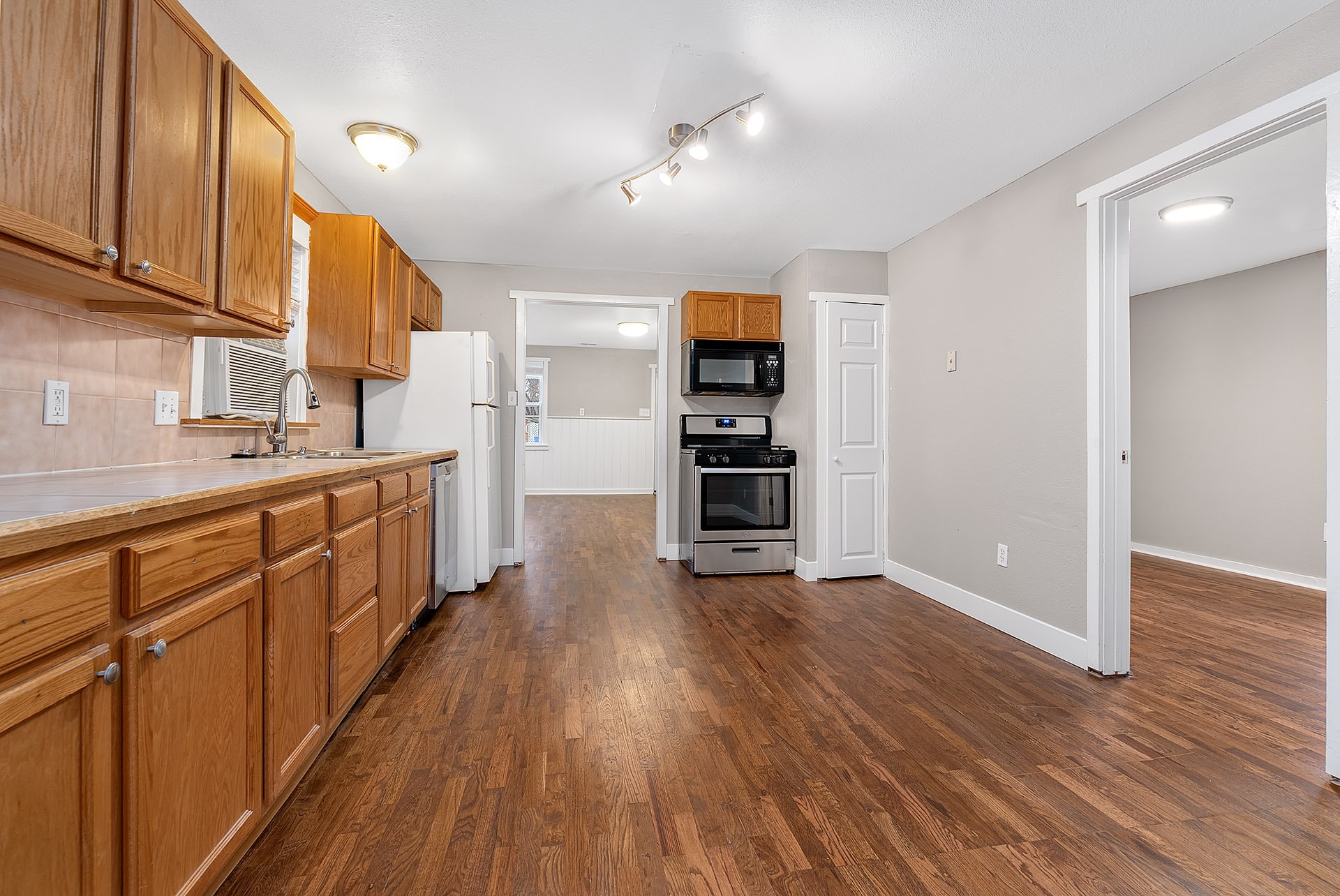 Kitchen - 1306 E 4th St