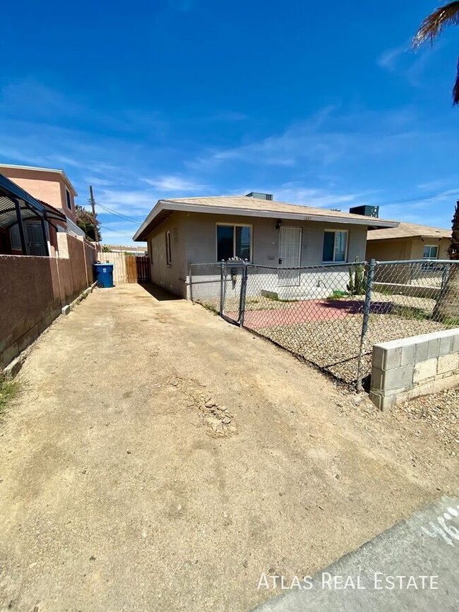Building Photo - 1641 Stewart Ave