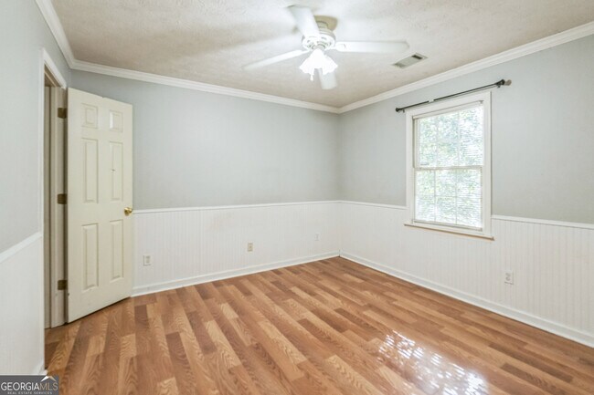 Building Photo - 2140 Kings Gate Cir SW