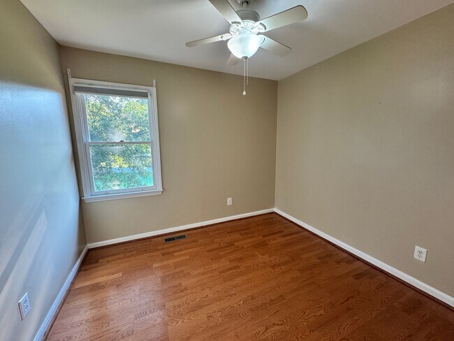 Building Photo - 155 Lorraine Dr