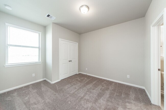 Building Photo - 5131 Pr Ter Ln