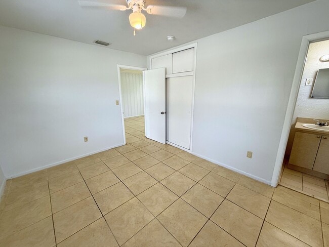 Building Photo - 15410 NW 32 Ct
