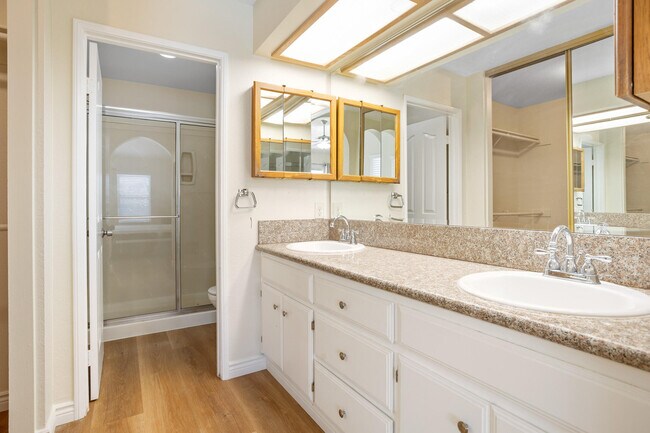 Building Photo - 44210 Mariposa Ct