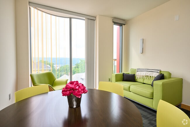 Interior Photo - Central Collegetown - College Townhouse