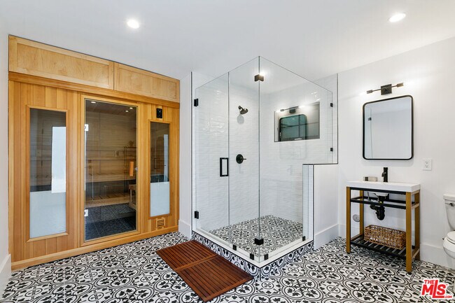 Building Photo - 5911 Beckford Ave