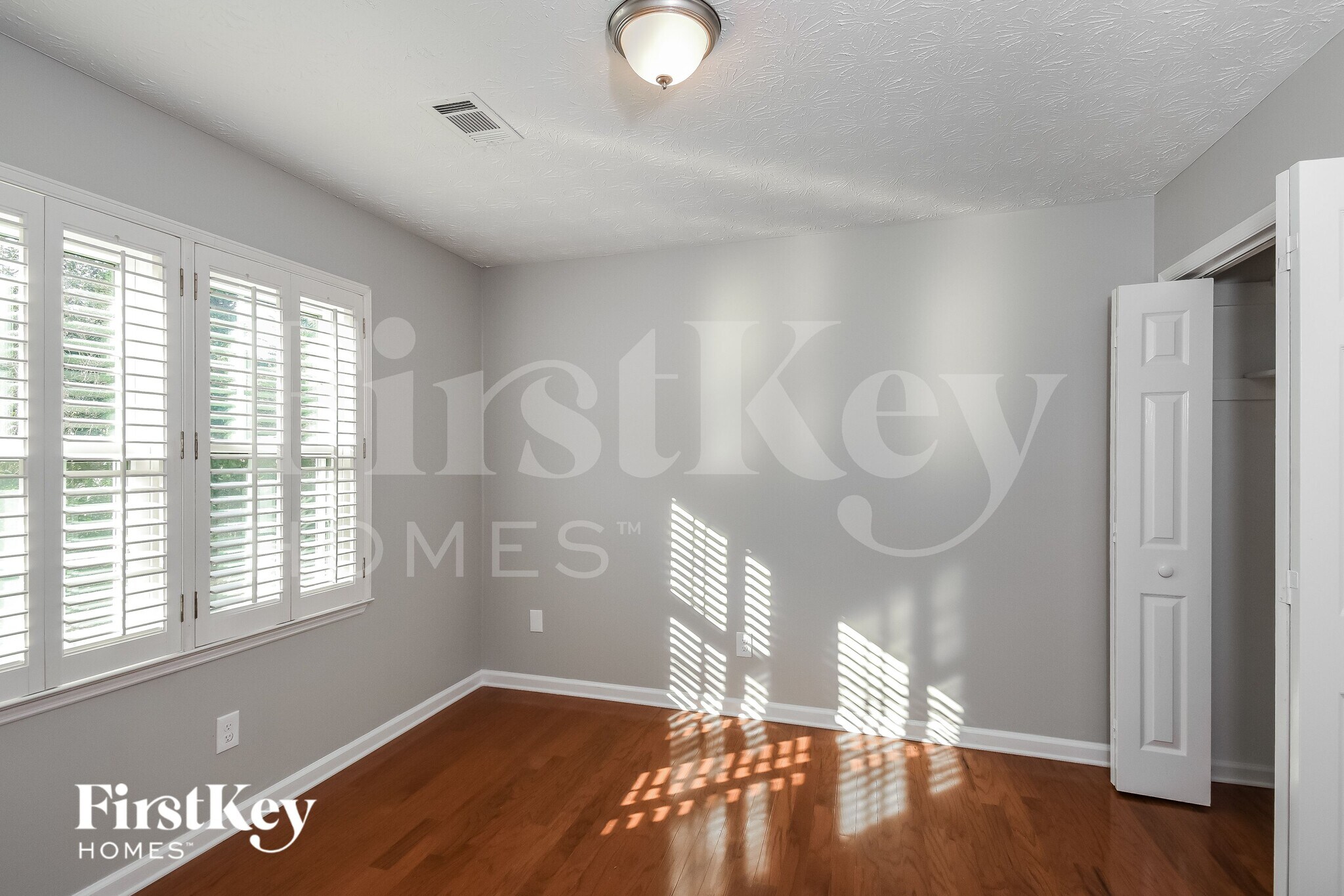 Building Photo - 3601 Robinson Walk Dr