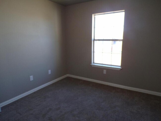 Building Photo - 5006 Parkwood Dr