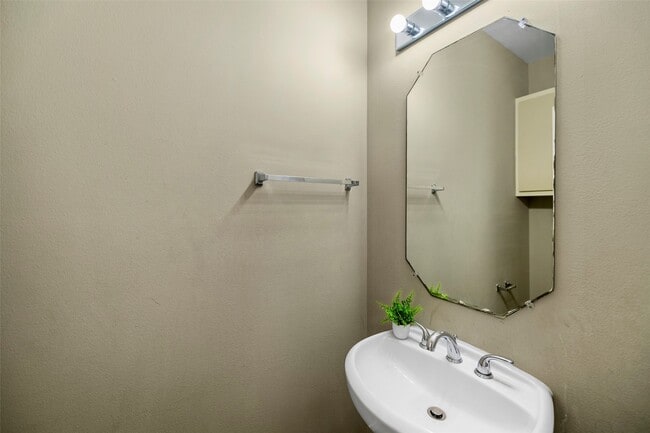 Building Photo - 9705 Linkmeadow Ln