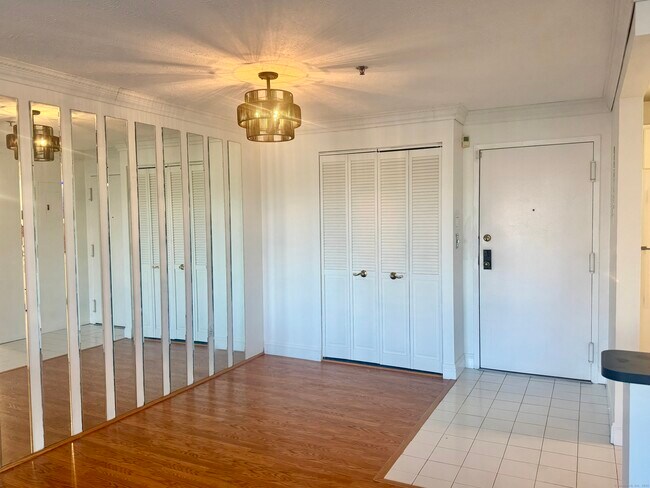 Building Photo - 111 deKoven Drive