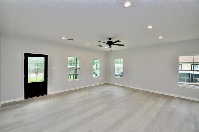 Building Photo - 111 Big Deer Dr