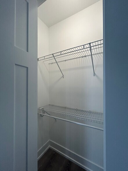 Building Photo - 1000 Crain St